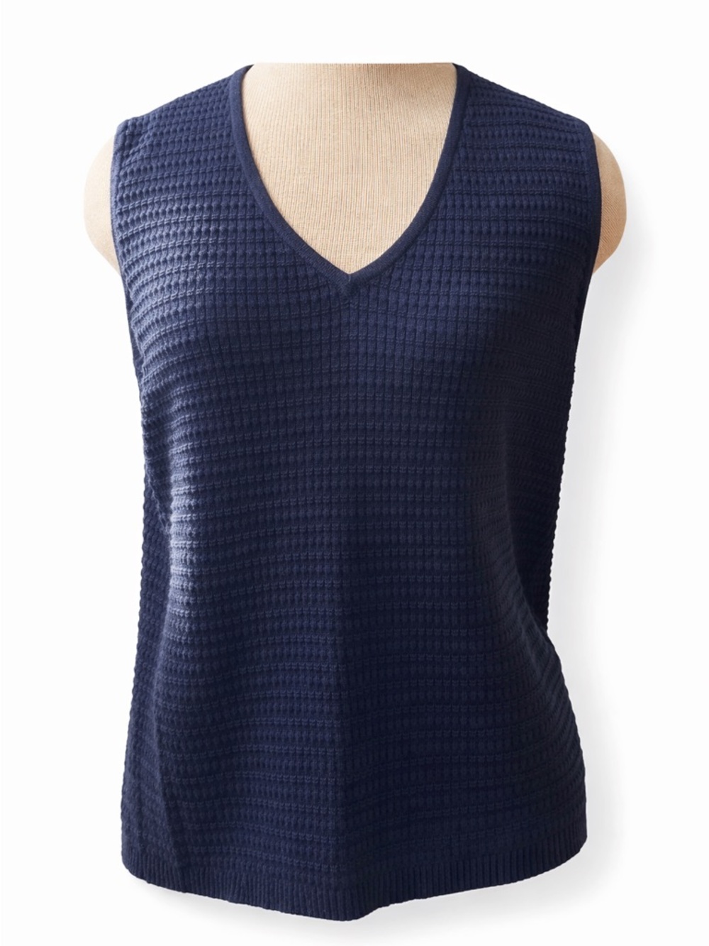 Izod Women's Navy Ribbed V-Neck Sleeveless Knit